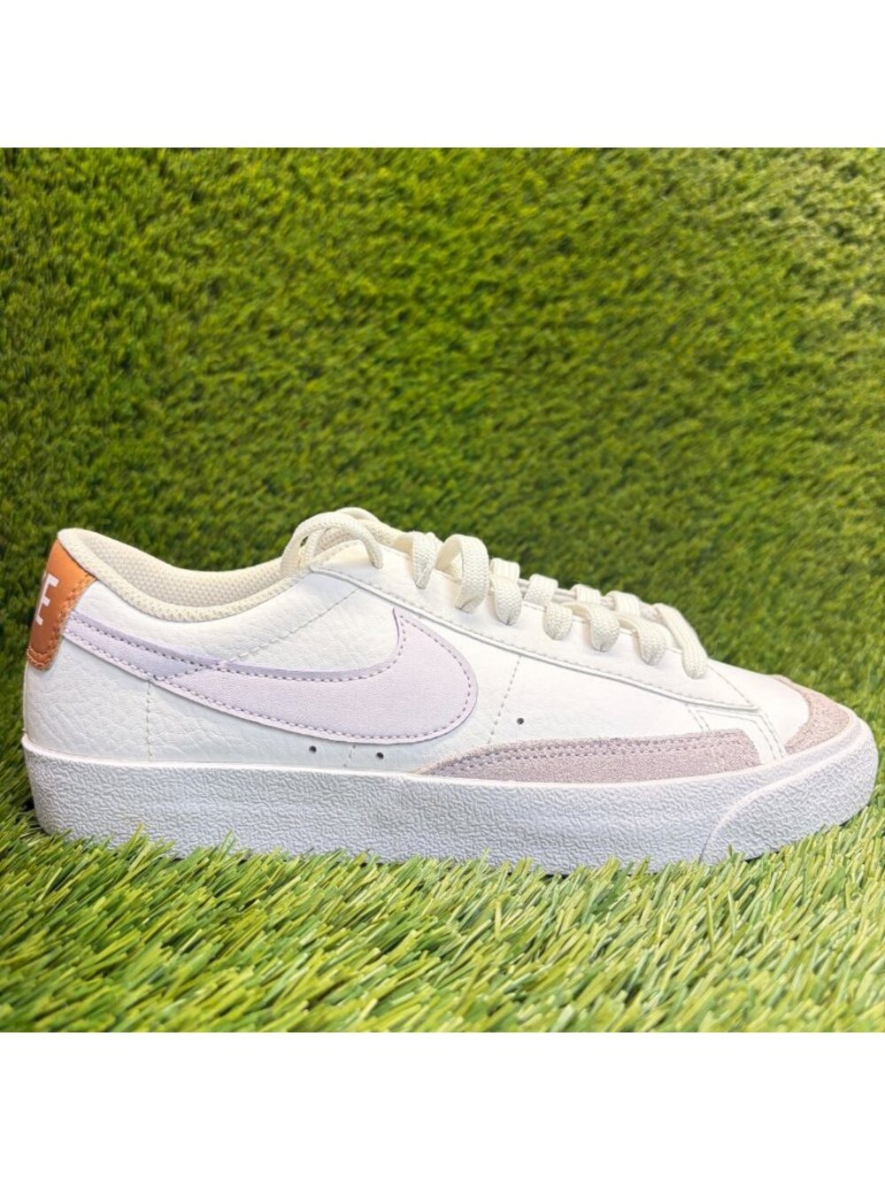 Nike Blazer Low '77 Girls Size 6Y White Purple Athletic Lifestyle Shoes Sneakers